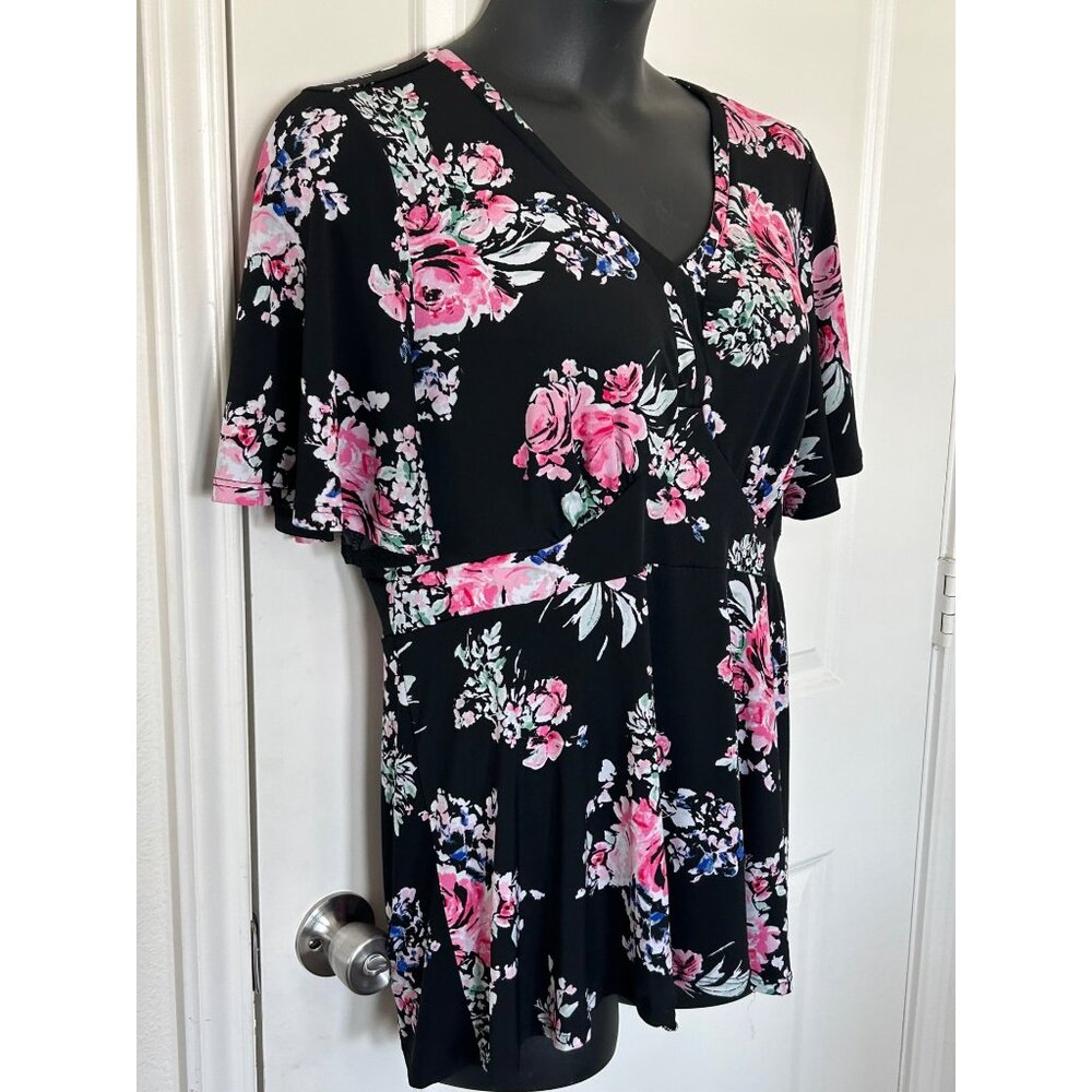 Torrid Black Floral V-Neck Peplum Blouse - Picture 3 of 8